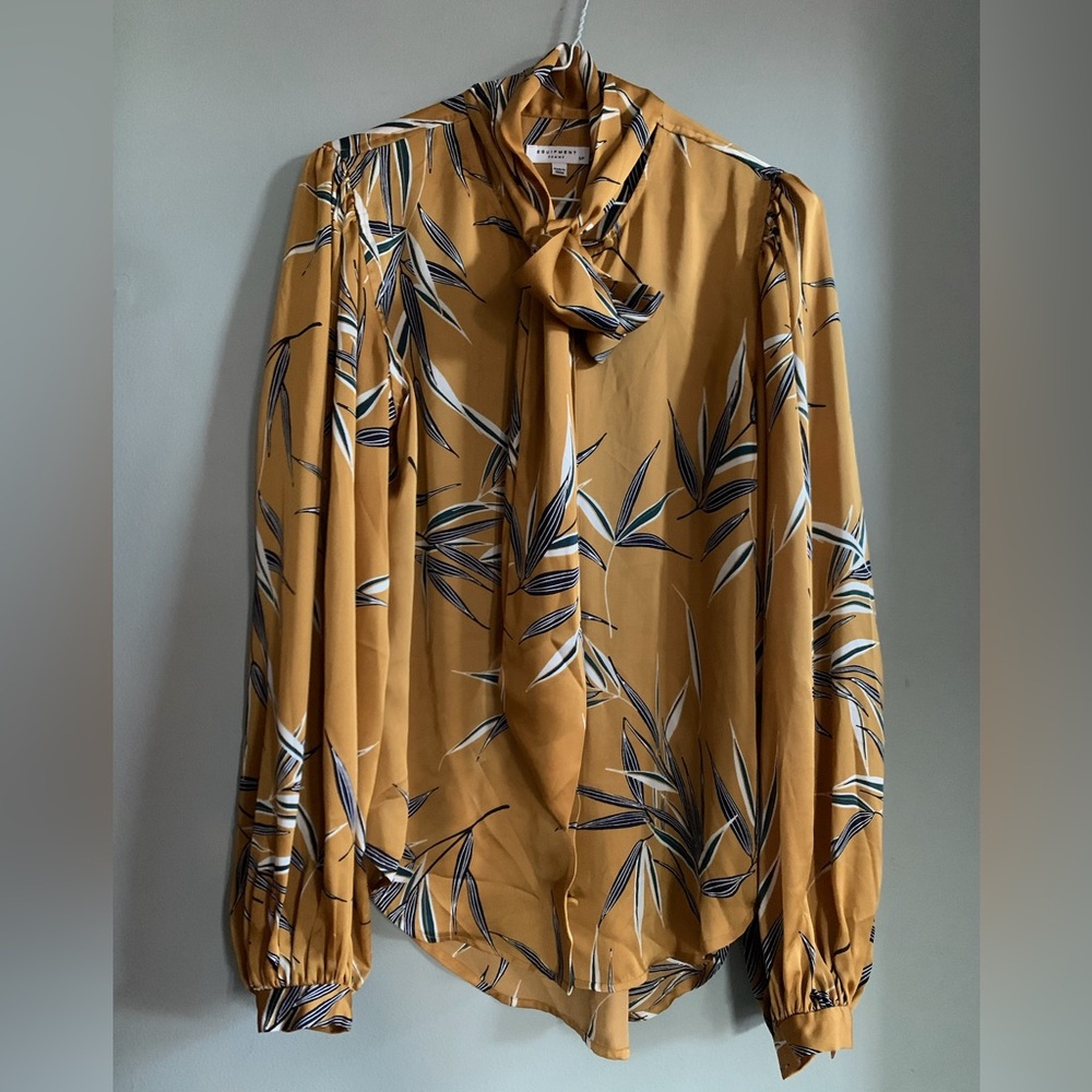 Equipment Femme Mustard and Black Leaf Print Blouse oversize fit  S